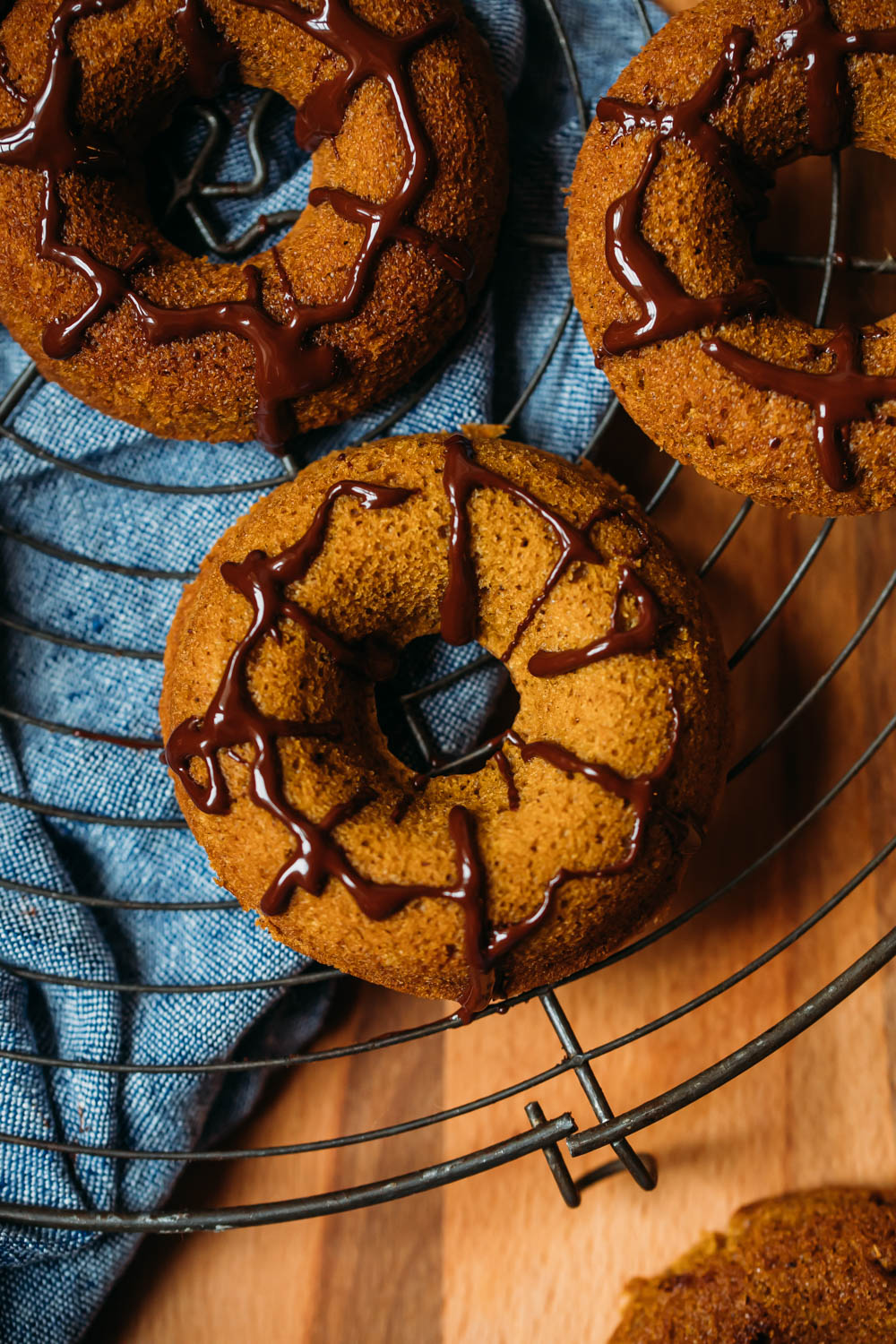 Donuts De Calabaza Con Tela De Araña De Chocolate » Being Biotiful